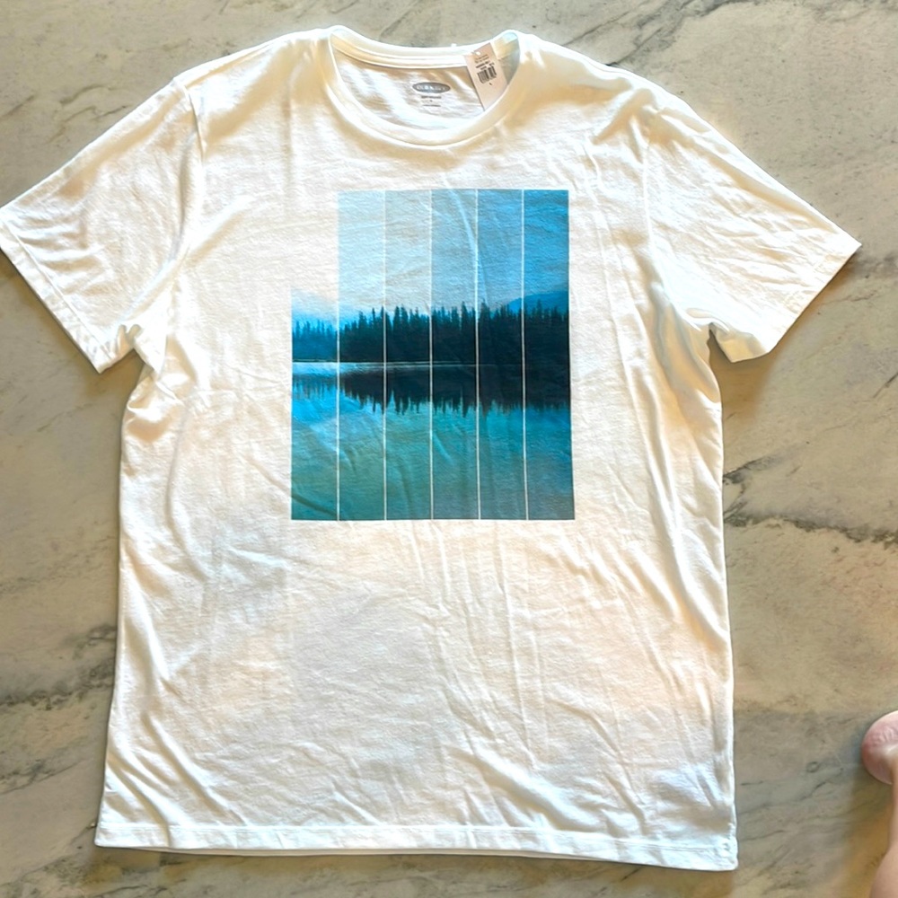 Men’s Graphic Tshirt. Brand new w/tags